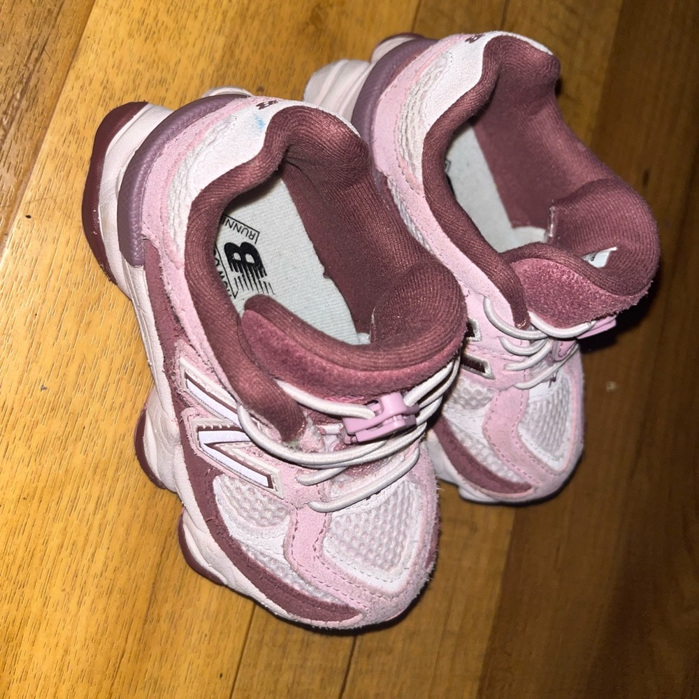 New Balance Kids' Sneakers pink & maroon